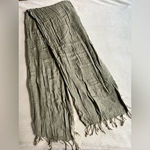 Bijoux Terner green two toned scarf wrap, fringed